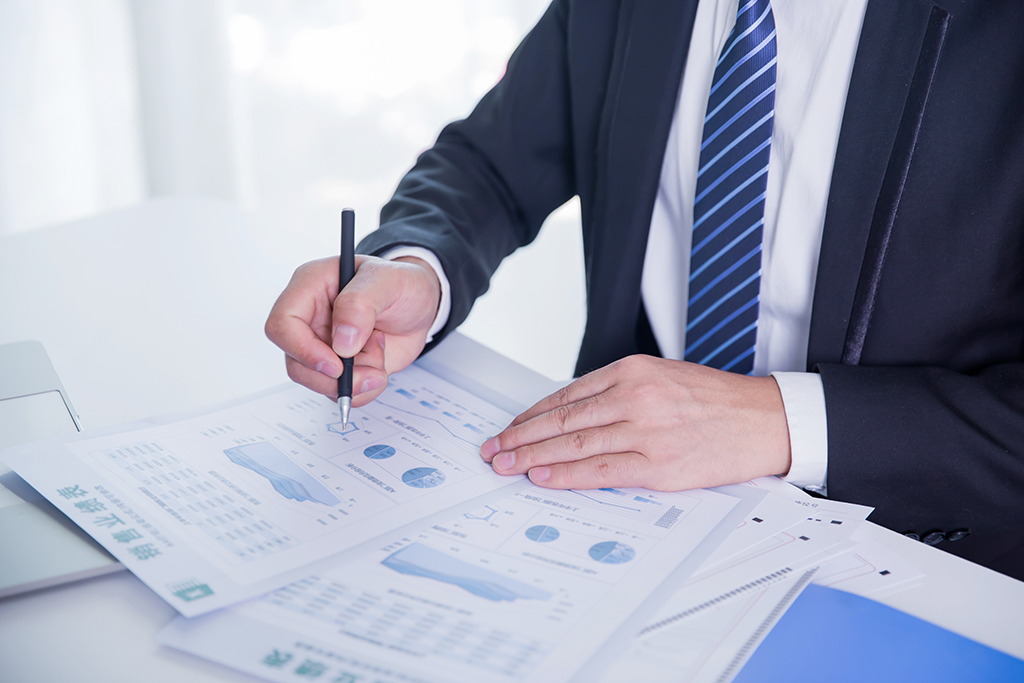 千庫網(wǎng)_白領(lǐng)辦公公司商務(wù)成功人士攝影圖配圖_攝影圖編號(hào)200667